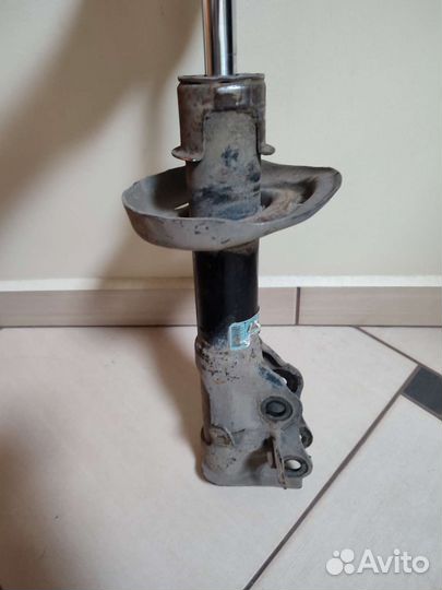 Стойка передняя правая хонда цивик 4д