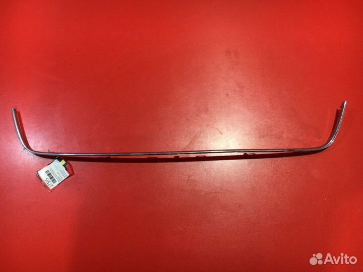 Молдинг решетки радиатора передний Volkswagen Polo