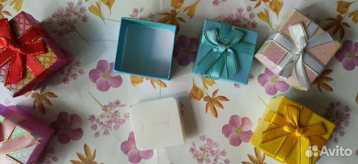 Фонарики, коробочки, пакеты, бантики, зажимы