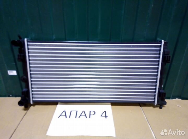 Радиатор охлаждения двигателя Фольксваген Поло