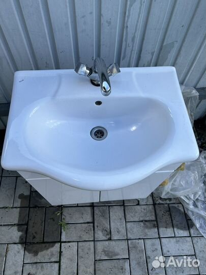 Раковина с тумбой