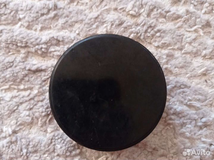 Шайба хоккейная стандартная и маленькая