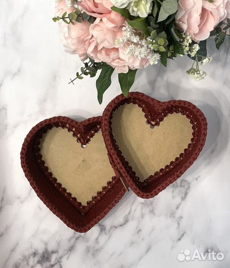 Вязаная интерьерная корзина «Сердце»