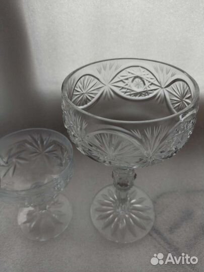Две хрустальные вазочки