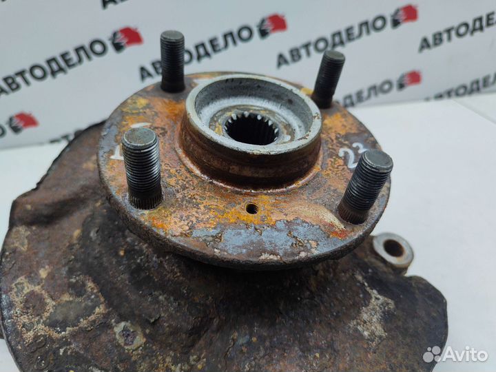 Ступица правая с кулаком Suzuki Swift MA 1997 г.в