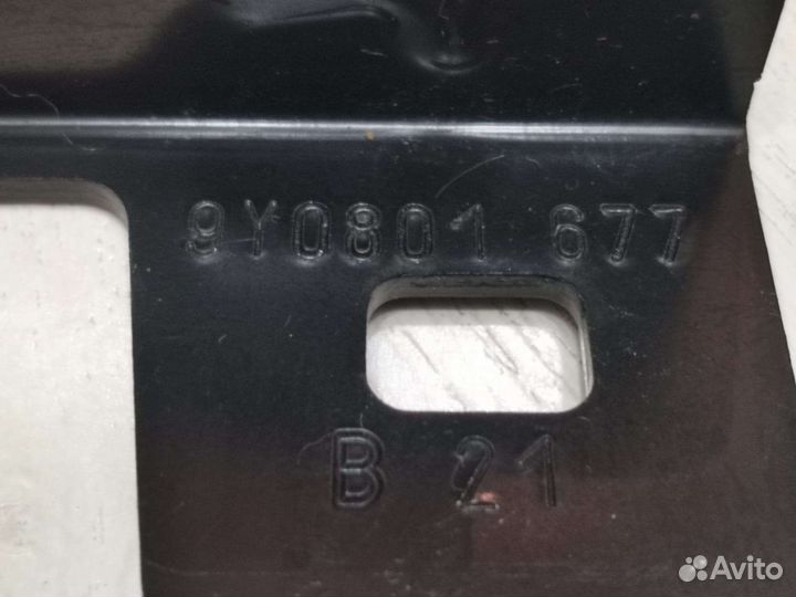 Porsche cayenne E3 кронштейн передней панели