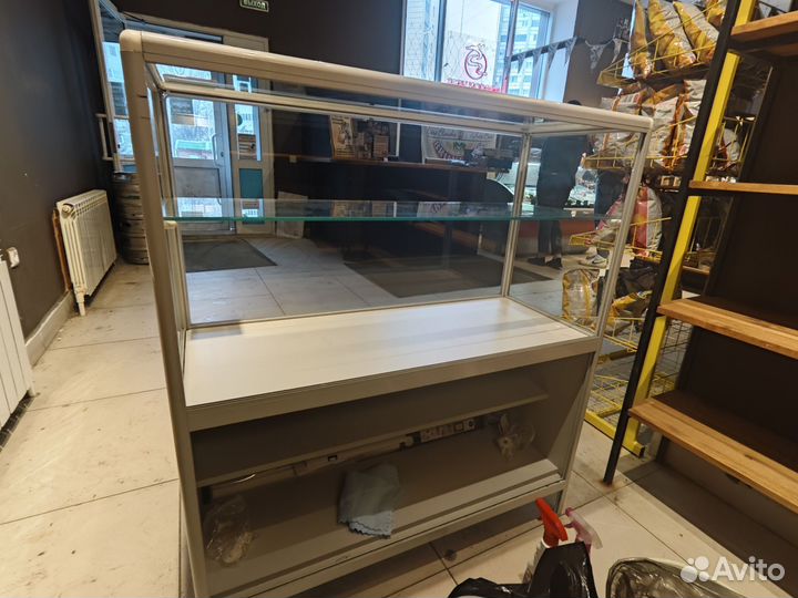 Стеклянная витрина