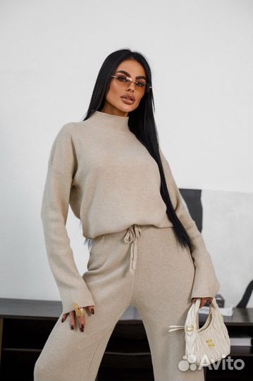 Бежевый костюм