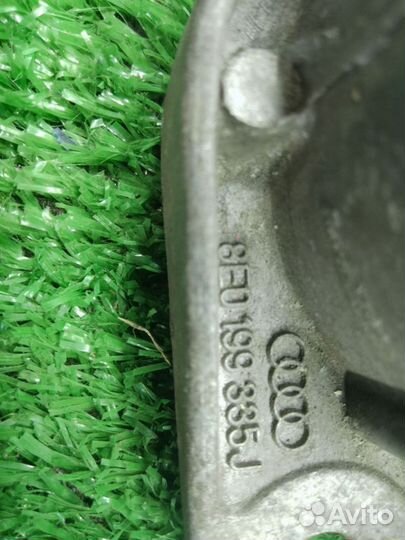 Кронштейн передний опоры двигателя Audi A4 8E 412