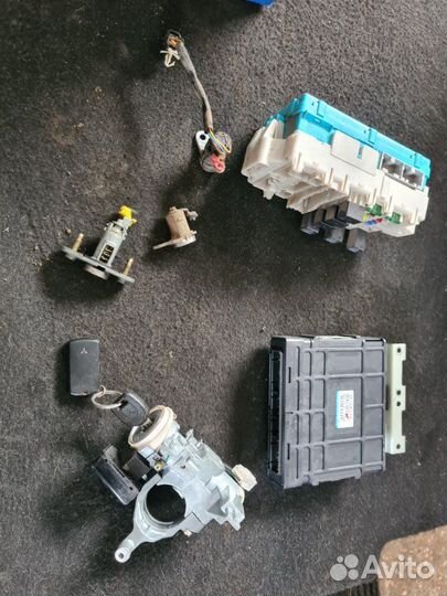 Эбу Mitsubishi Lancer 9 4G18 2005