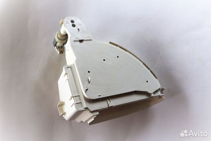 Распределитель воды в сборе с клапаном C00271704