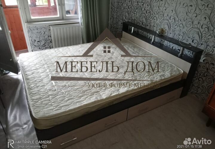Кровать с матрасом