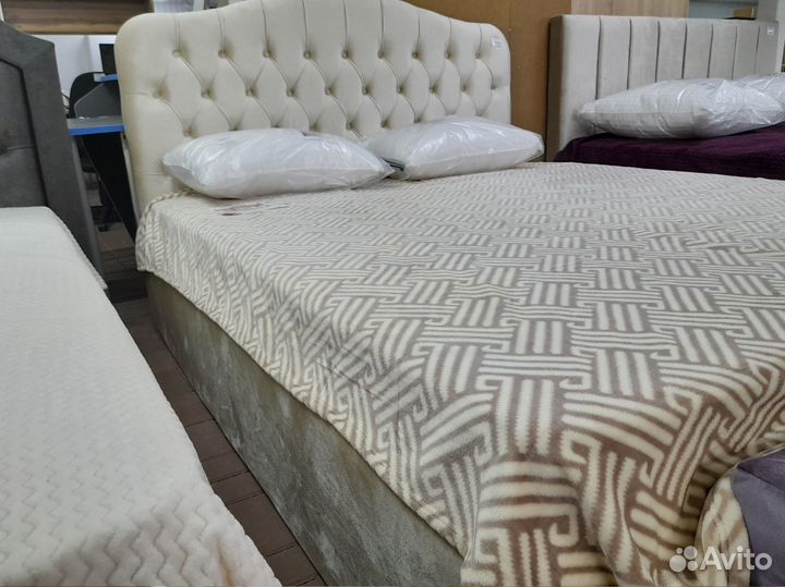 Кровать двуспальная с подъёмным механизмом