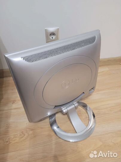 Монитор LG flatron l1720p