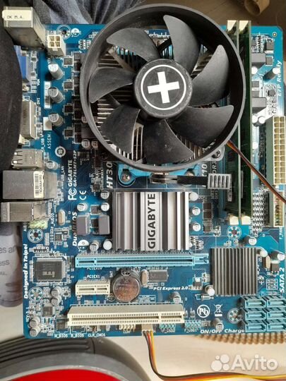 Материнская плата с процессором и памятью