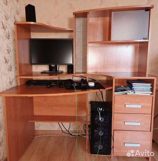 Компьютерный стол