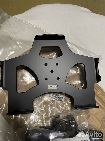 Автомобильный держатель планшета jaguar