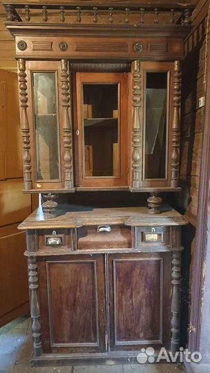Старинный буфет горка