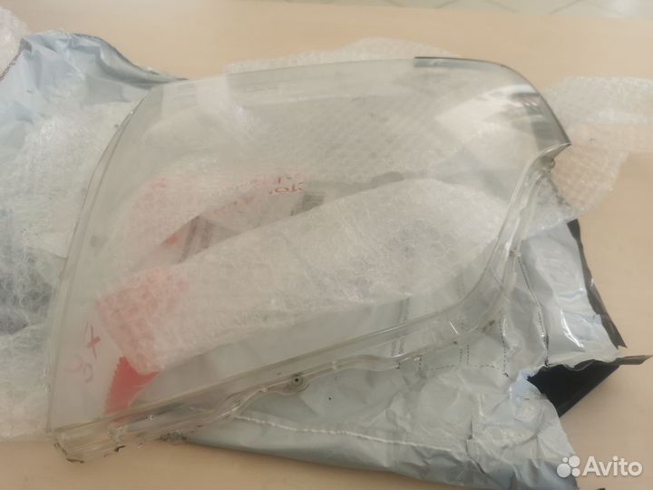 Стекло фары Pajero 4