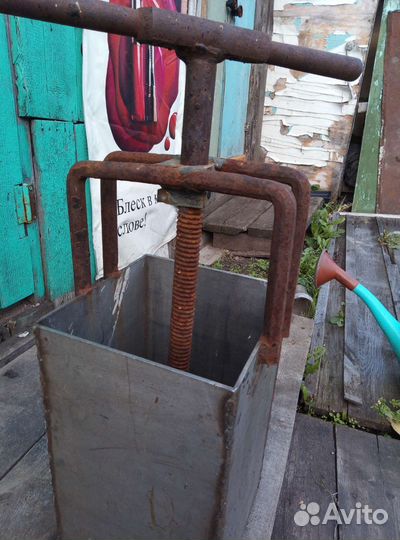 Соковыжималка шнековая ручная