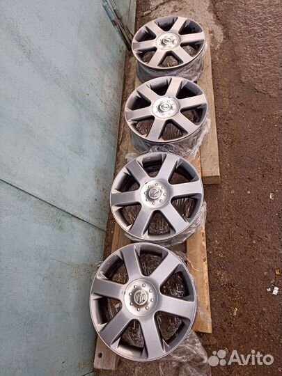 Оригинал Nissan R17 как новые 114,3