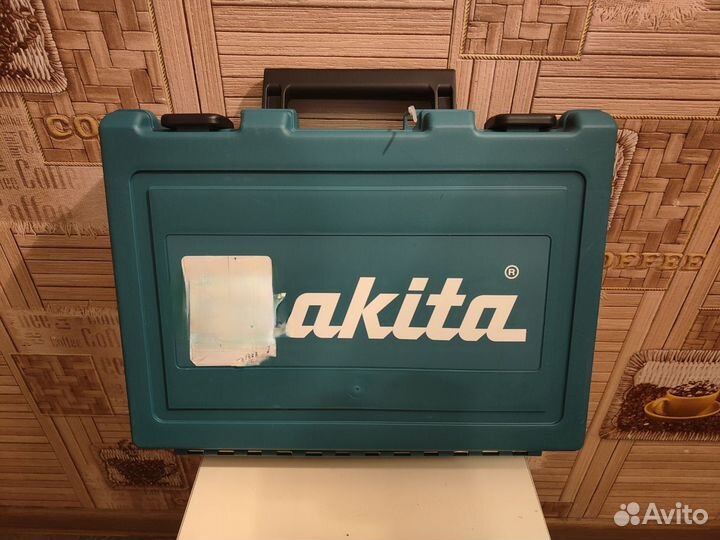 Перфоратор Makita HR 2470