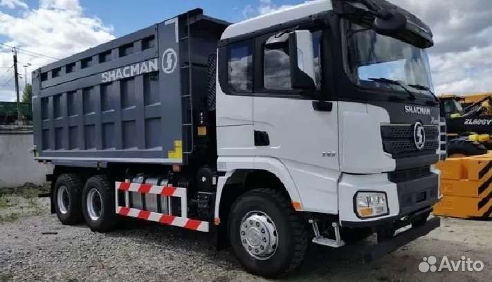 Водитель самосвала