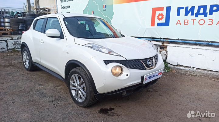 Кнопка стеклоподъемника передняя правая Nissan Juke (F15) 254111KA0A