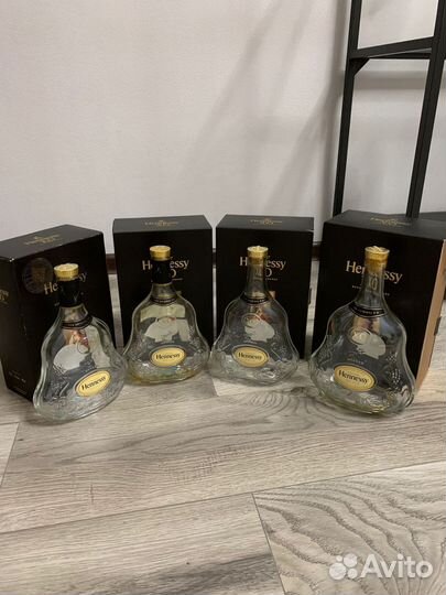 Коробки с бутылками Hennessy x0