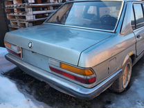 BMW 5 серия 2.0 MT, 1981, битый, 200 000 км, с пробегом, цена 20 000 руб.