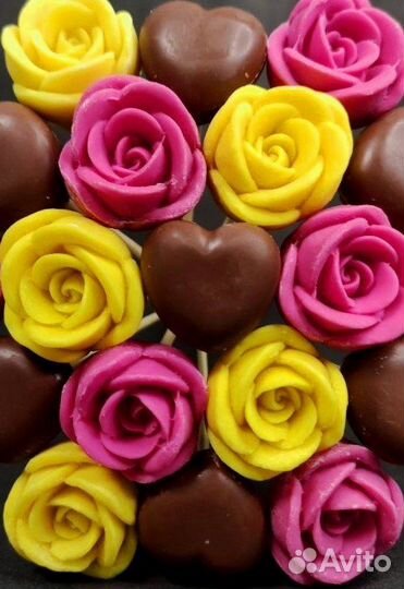 Шоколадные Розы и Сердца - 19 шт в Букете