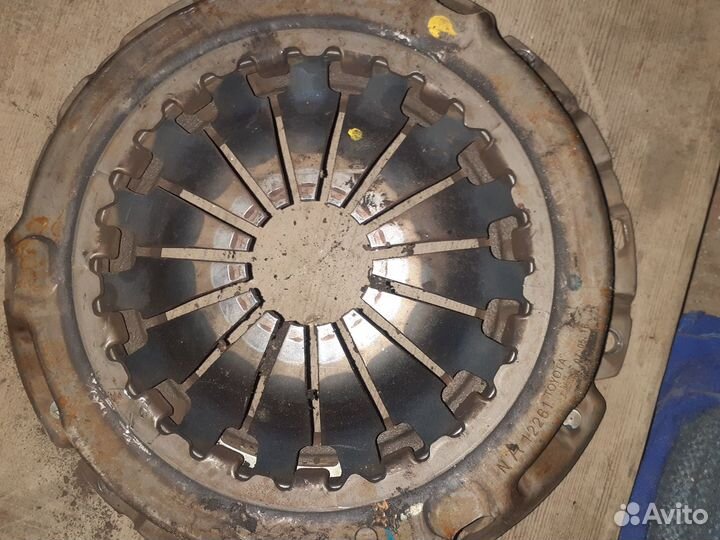 Маховик и корзина от тоета аурис,королла150