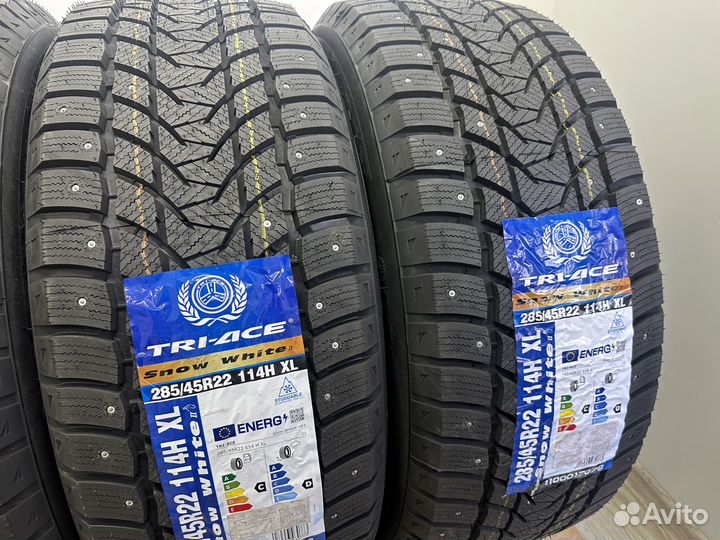 Tri Ace Snow White II Stud 285/45 R22 114H