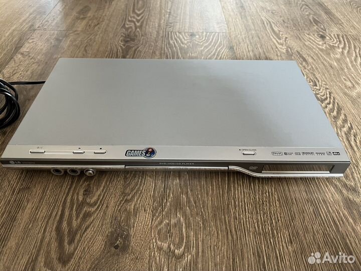 DVD-проигрыватель LG DGK588XB