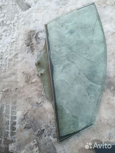 Стекло передней правой двери Mazda 3 BK