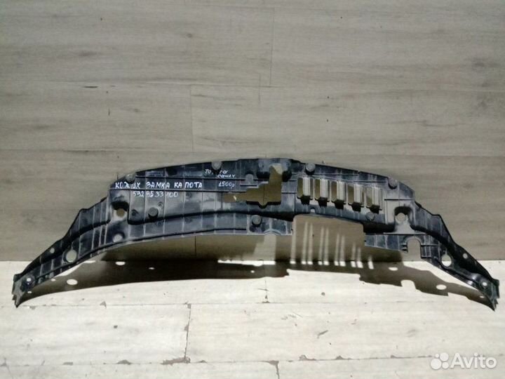 Кожух замка капота Toyota