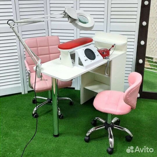 Маникюрный стол