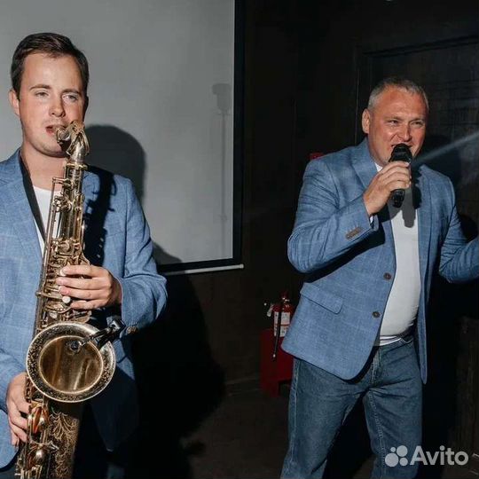 Ведущий + саксофонист