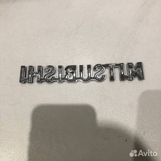 Эмблема Mitsubishi Outlander