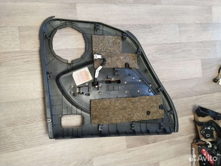 Обшивка задняя правая Mitsubishi Outlander 1