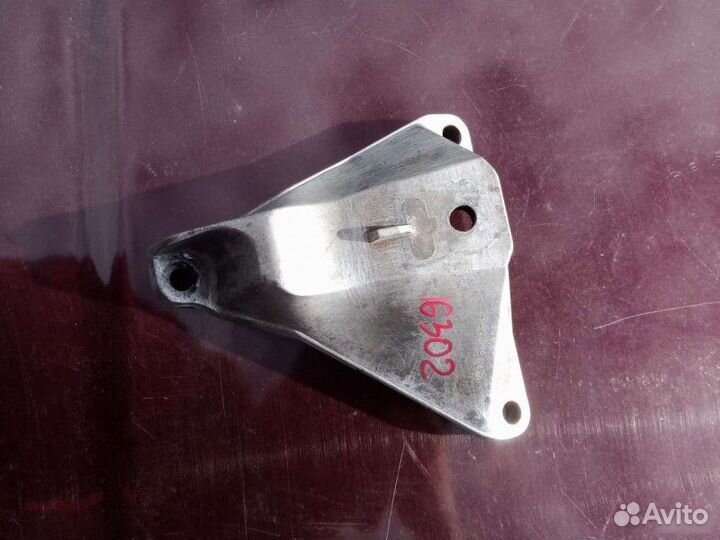 Опора кпп Audi А6 С4