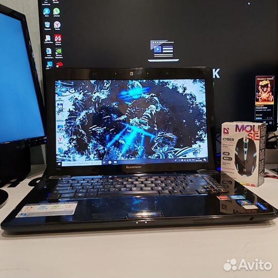 Мощнейший ноутбук I7-8 озу16GB SSD/HDD