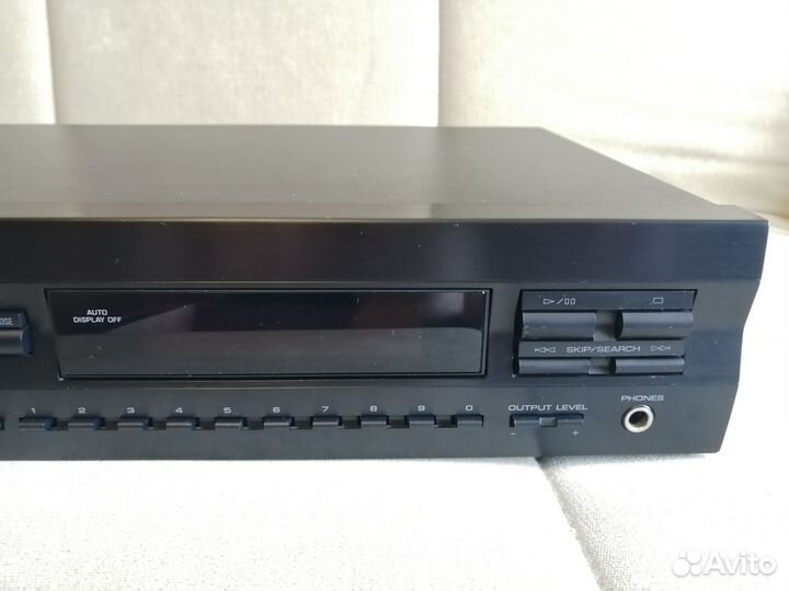 CD проигрыватель Yamaha CDX-593