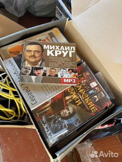 Видеомагнитофон и кассеты