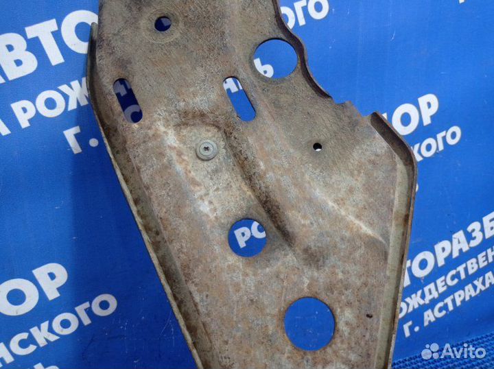 Крепление переднего подрамника Hyundai Accent