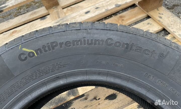 Continental ContiPremiumContact 5 215/65 R16