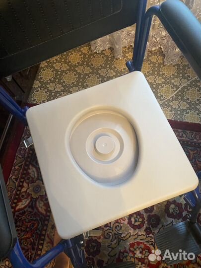 Кресло-каталка с туалетным устройством