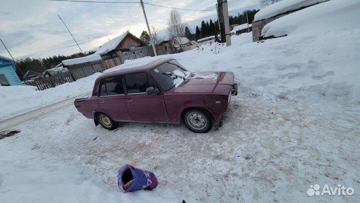 ВАЗ 2107 1.6 МТ, 2005, битый, 999 999 км
