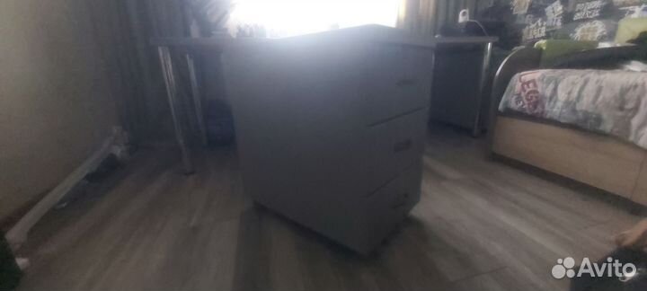 Письменный стол для школьника на двоих бу