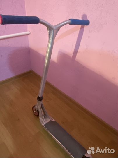 Трюковой самокат в парк